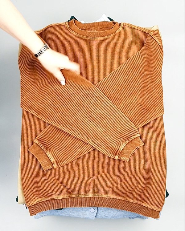 Фотография  774 - SWEATSHIRT CAN 084#10 кг, ЛОТ №7620 оптом