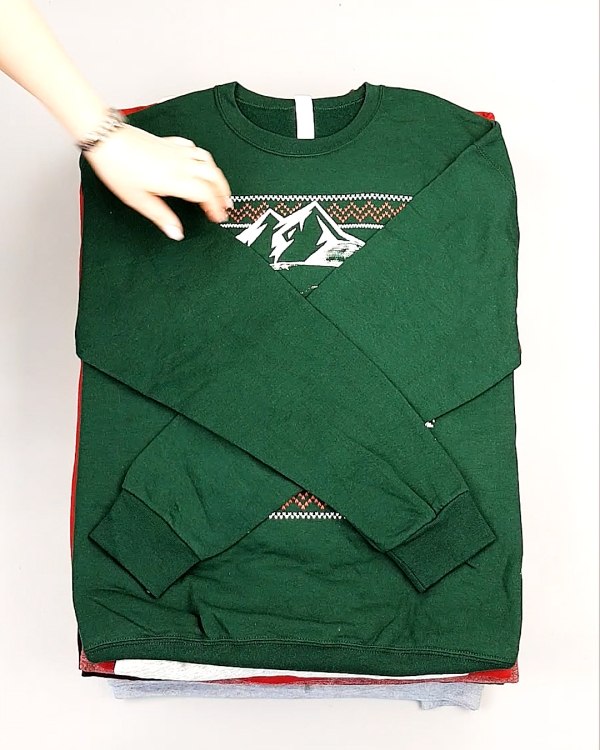 Фотография  213 - SWEATSHIRT CAN 084#10 кг, ЛОТ №7620 оптом