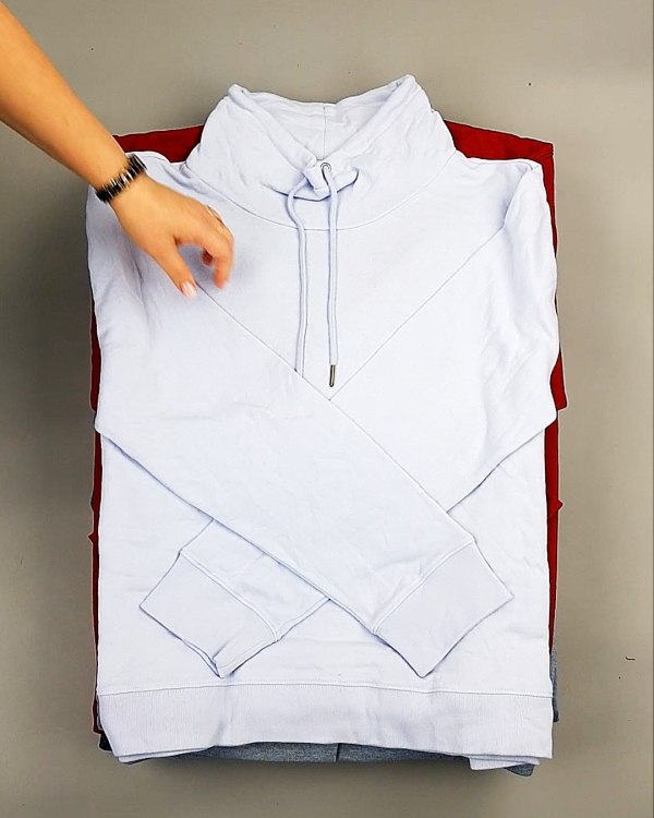 Фотография  612 - SWEATSHIRT CAN 084#10 кг, ЛОТ №7618 оптом