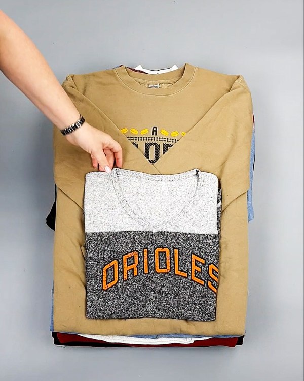 Фотография  456 - SWEATSHIRT CAN 084#10 кг, ЛОТ №7619 оптом