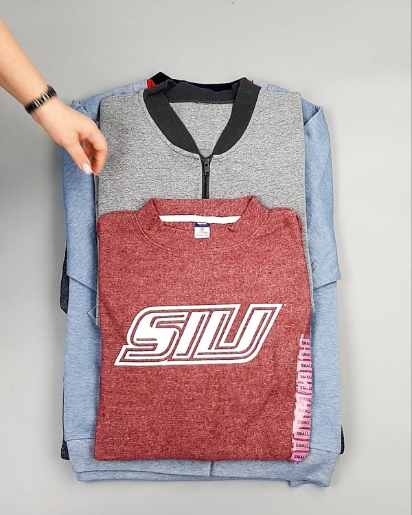 Фотография  381 - SWEATSHIRT CAN 084#10 кг, ЛОТ №7620 оптом