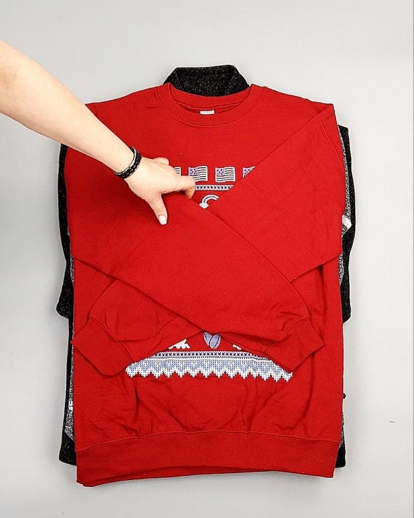 Фотография  755 - SWEATSHIRT CAN 084#10 кг, ЛОТ №7617 оптом