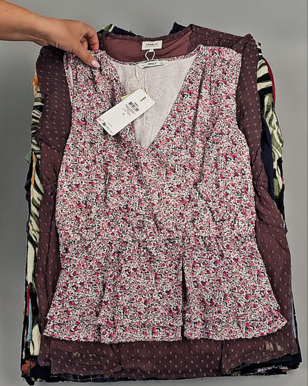 Фотография  801 - Блузки+Джемпера Bestseller Summer 045 B#8,5 кг, ЛОТ №9039 оптом