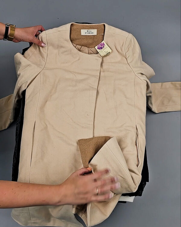 Фотография  141 - Верхняя одежда Корея 085#15 кг, ЛОТ № СТ-9248 оптом