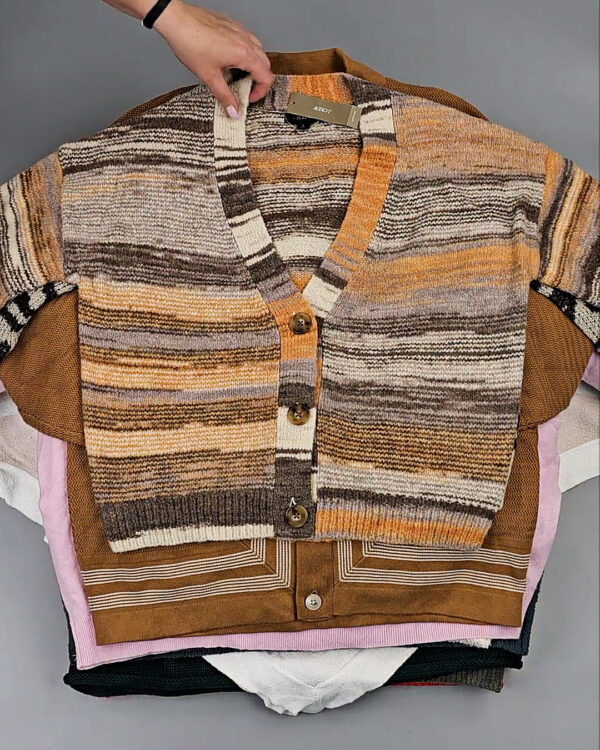 Фотография  984 - Джемпера СТОК CAN#10 кг, ЛОТ СТ-9915 оптом